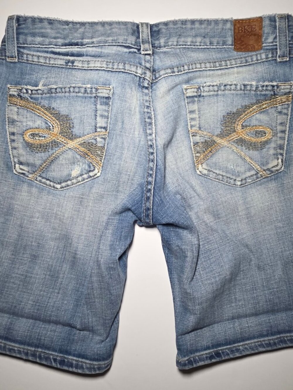 BKE Denim Womens Light Blue Distressed 5 Pocket Shorts Size 27 - Picture 2 of 12